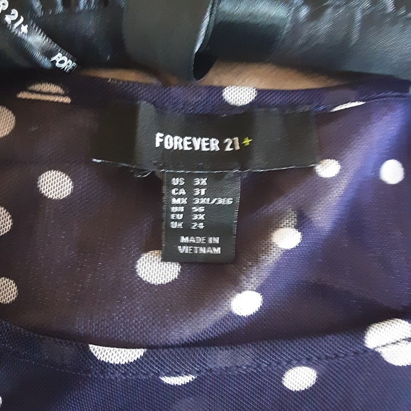 NWOT. NAVY/WHITE SHEER POLKA DOT TOP - Picture 3 of 3